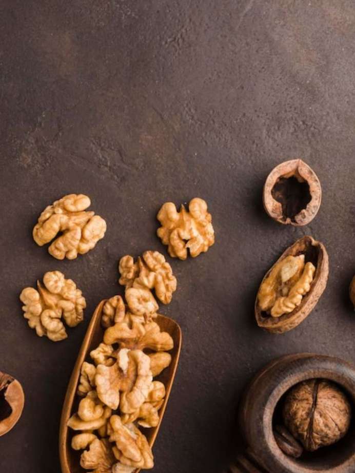 गर्मियों में भीगे अखरोट खाने के फायदे Walnuts benefits soaked Walnuts health Heart