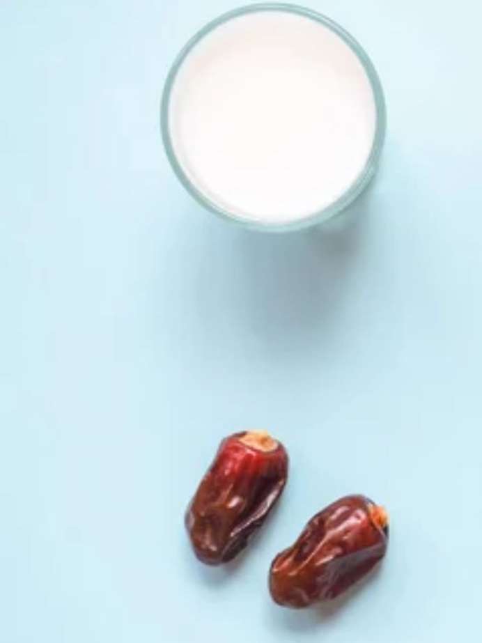 Start Your Day With Dates And Milk | Know Why | Onlymyhealth